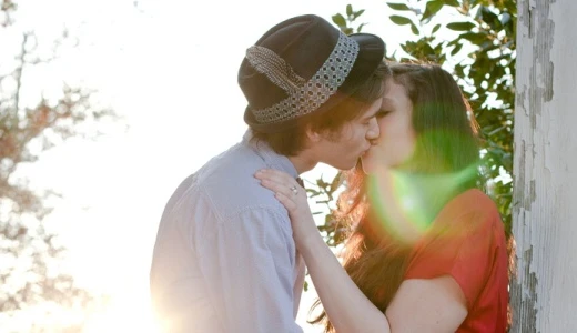Adolescents in love: What makes a first love special?