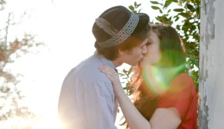 Adolescents in love: What makes a first love special?