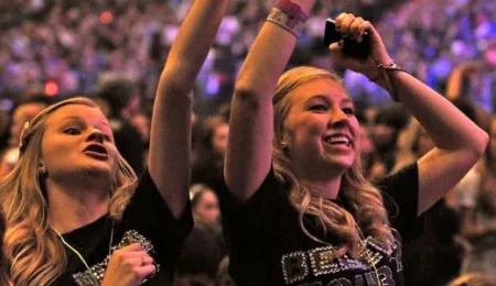 Bieber Fever - Why teens obsess over celebrities