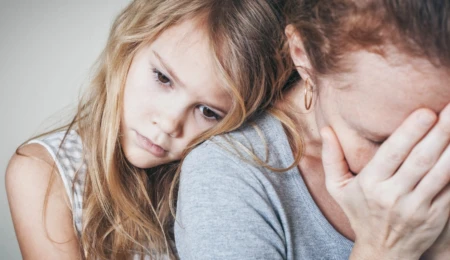 The relationships between attachment, psychopathology and emotion processing